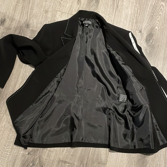 Kasper Classic Ladies lined Dressy Black Suit with White Dart Seams . - Picture 8 of 11
